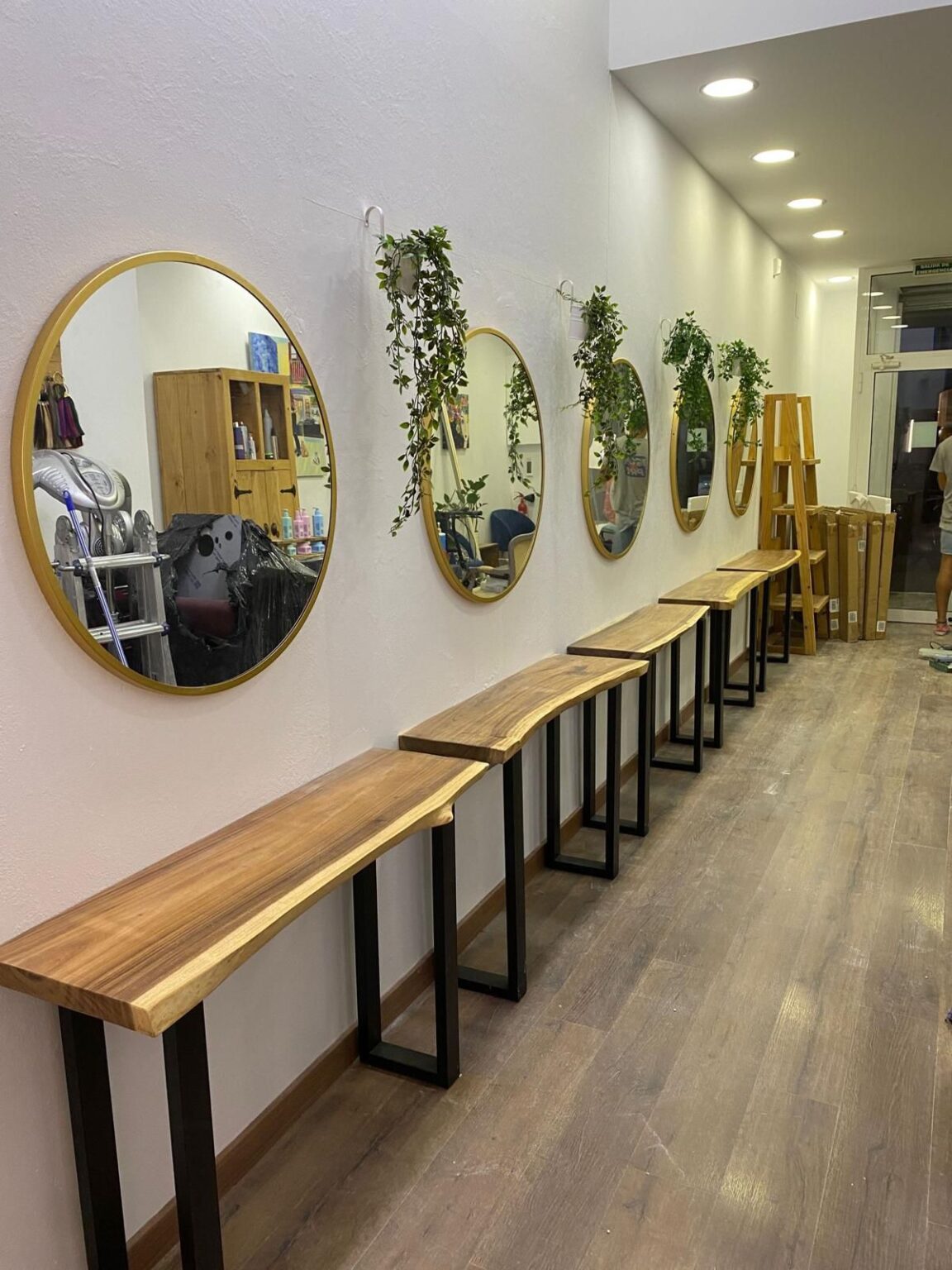 Carpintería de madera a medida para armarios y puertas